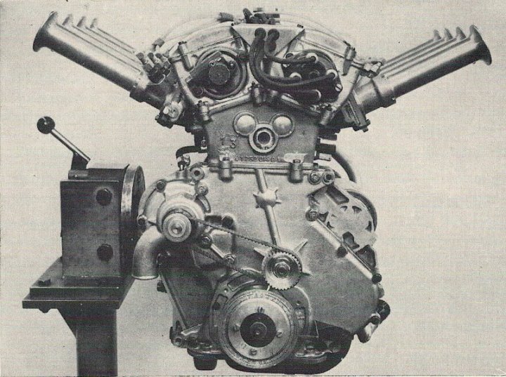 The Apfelbeck head in situ. with the intake manifold as see in Formula 2.